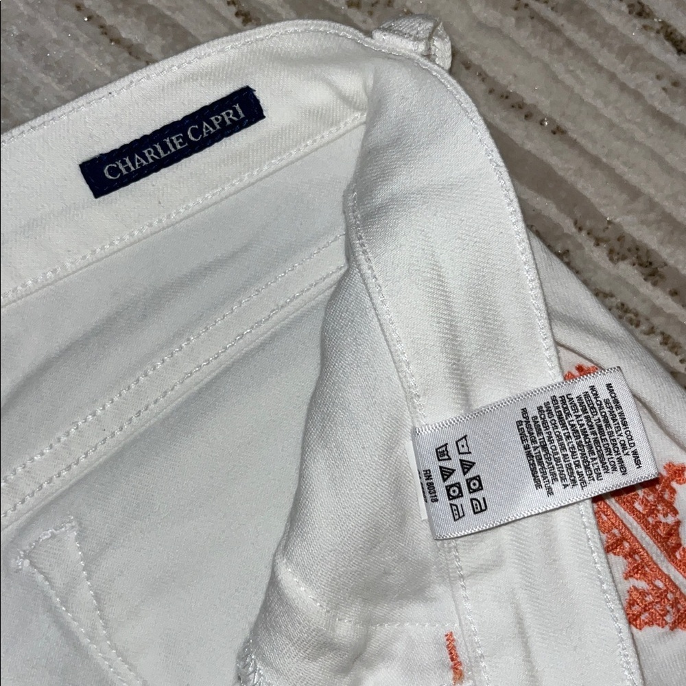 Lucky Brand Charlie Capri Embroidered Jeans size 6/28 - Picture 7 of 12